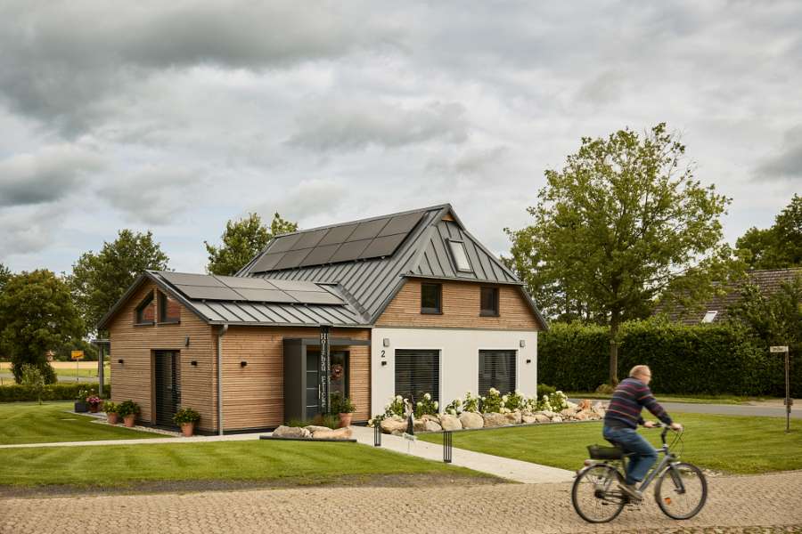 Charming combination of wood and steel profiles, Im Ziek 1, 27374 Visselhövede, Germany